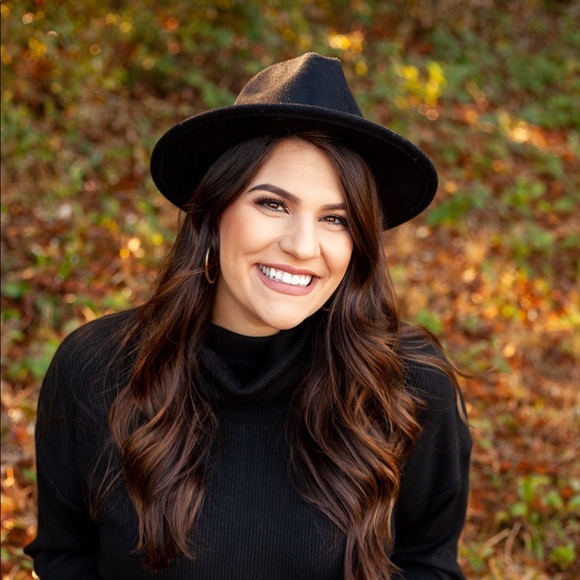 Meet your Posher, Taylor - Picture 1 of 1